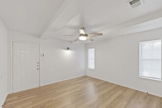 Building Photo - 1106 Stonehaven Blvd