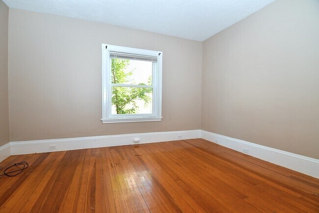 Building Photo - 392 Reedsdale Rd