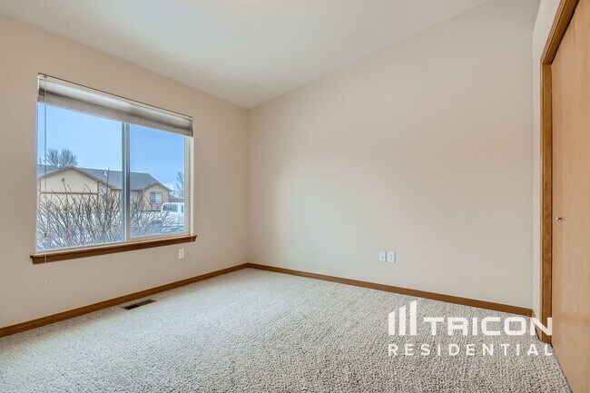 Building Photo - 305 Disc Ln