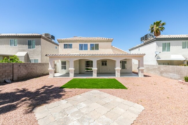 Building Photo - Stunning 3 Bedroom, 2.5 Bathroom Home in E...