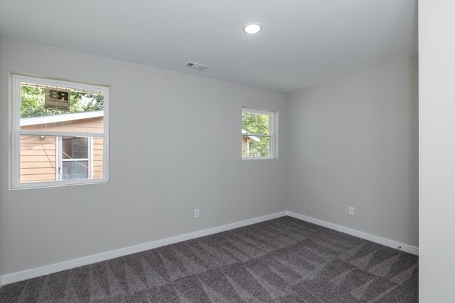 Building Photo - Beautiful Single Family Home!