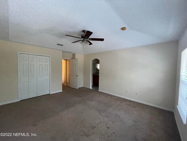 Building Photo - 466 Sherwood Oaks Dr