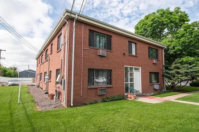 Building Photo - Miller Court Apartments - Security Deposit As Low As $0!