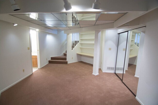 Building Photo - Beautiful 2bd/2ba Townhome in Downtown Louisville!