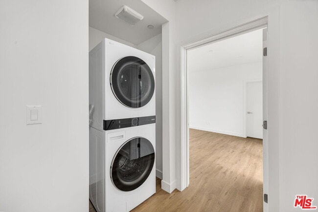 Building Photo - 11255 Hatteras St