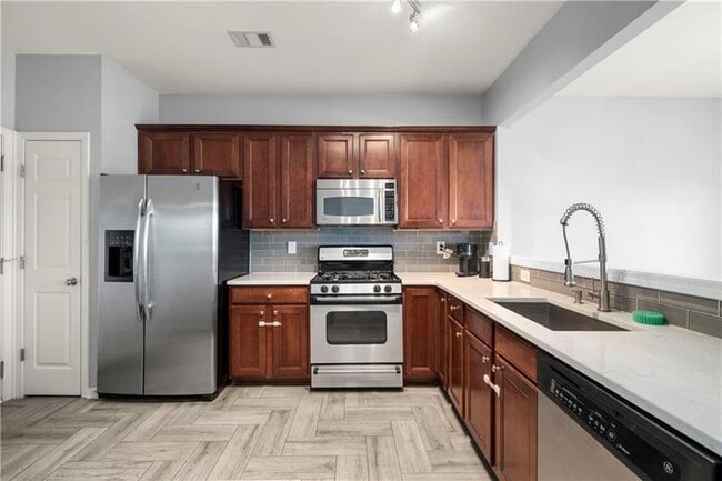 Building Photo - 120 Finchley Dr