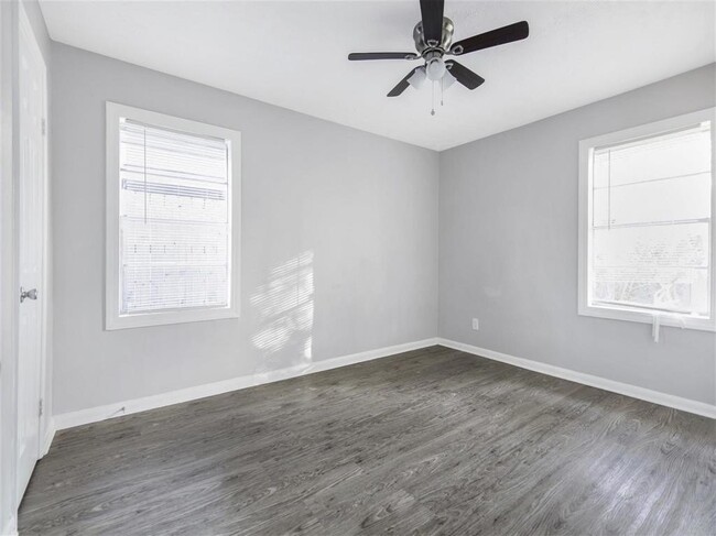 Building Photo - 3810 Lehall St