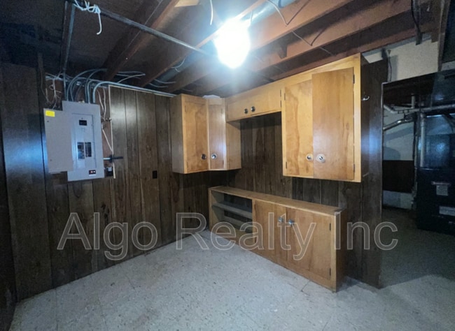 Building Photo - 7725 Tessman Dr