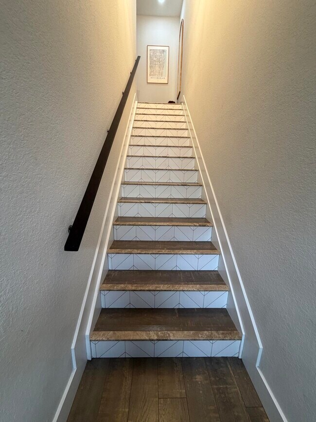 Building Photo - 1910 Belmont Pl