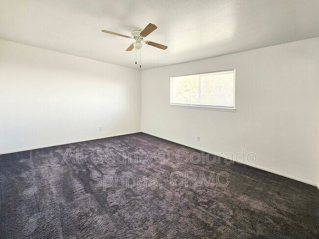 Building Photo - 1129 Cree Dr