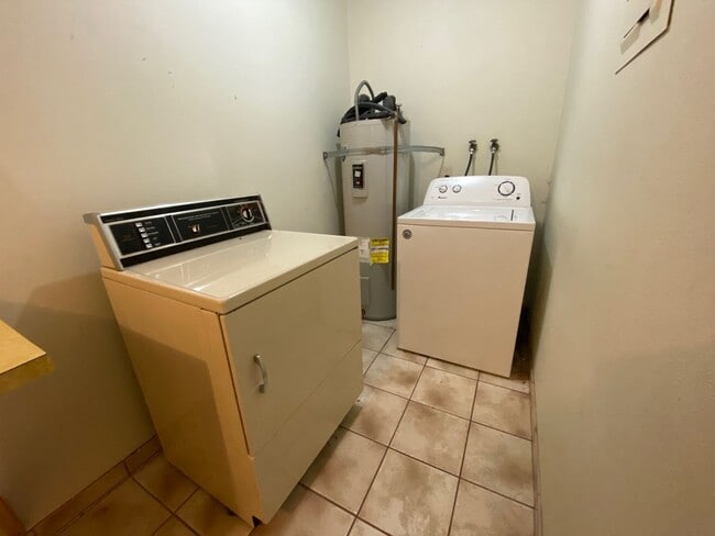 Building Photo - 3 Bedroom Condo for Rent - Hood River