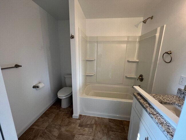 Building Photo - 3 Bedroom 3 Bath House Rental with Basemen...