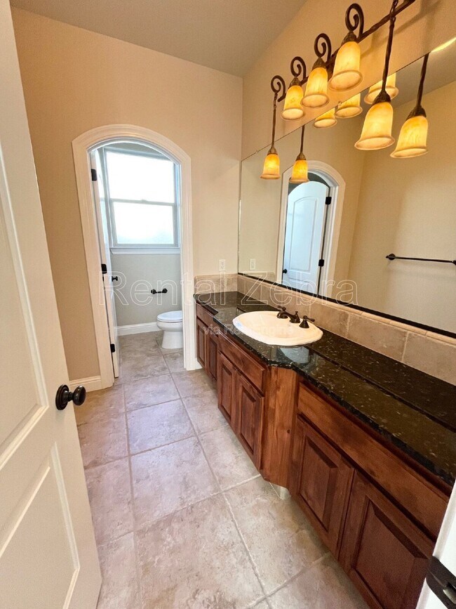 Building Photo - 13045 Ridgewood Way