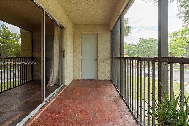Building Photo - 3083 N Oakland Forest Dr