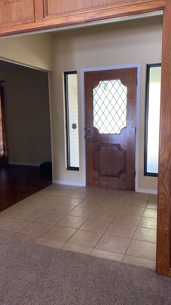 Building Photo - 2005 Magic Hill Dr