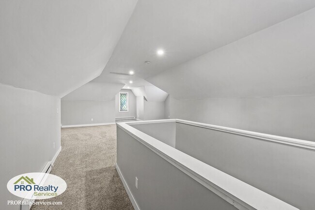Building Photo - 3 Bedroom Home in St. Paul