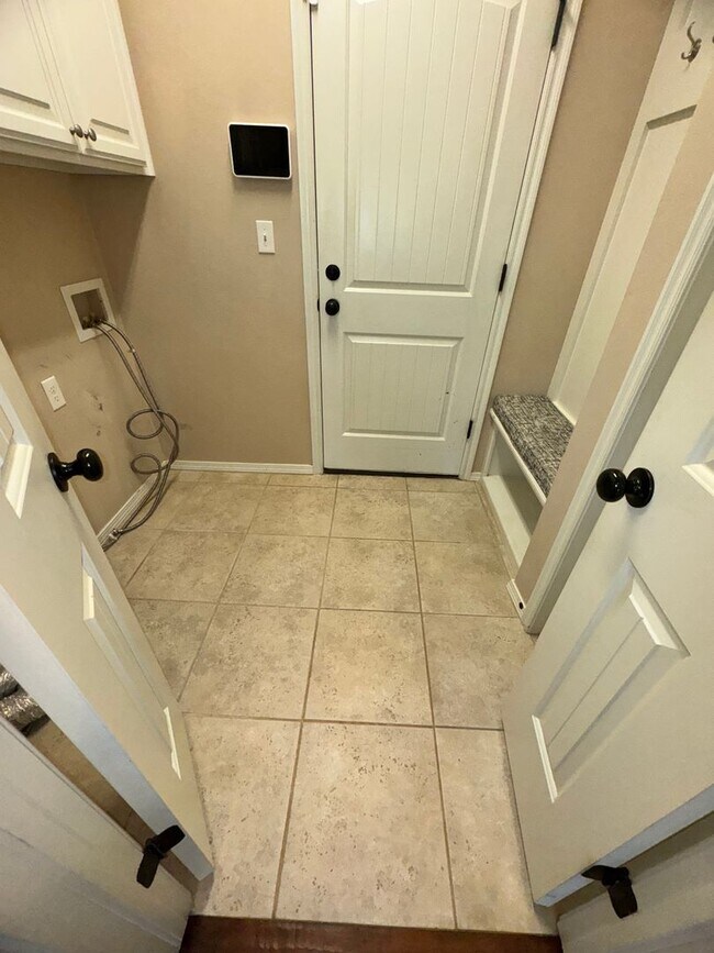 Building Photo - 3 Bed 2 Bath in Edmond!