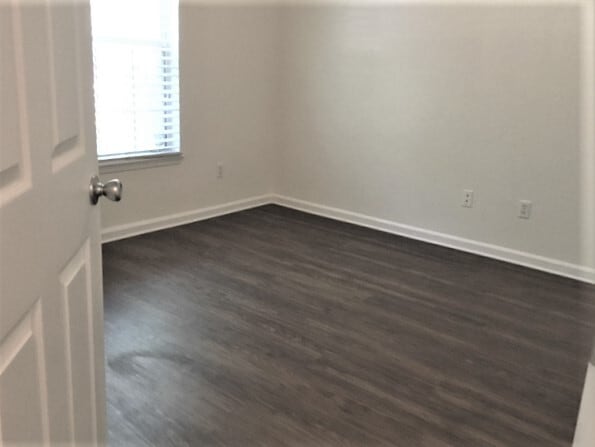 Building Photo - 121 Nottingham Dr E