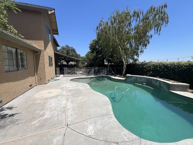 Building Photo - 511 Bluff Dr