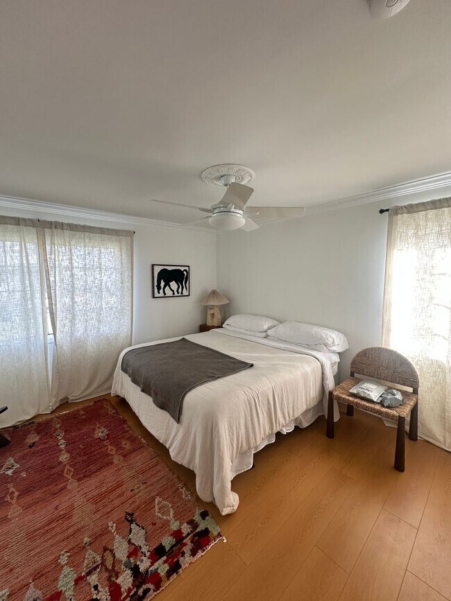 Building Photo - Lovely Home in the Kentwood area of Westchester