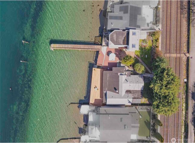 Building Photo - 4226 Sunset Beach Rd W