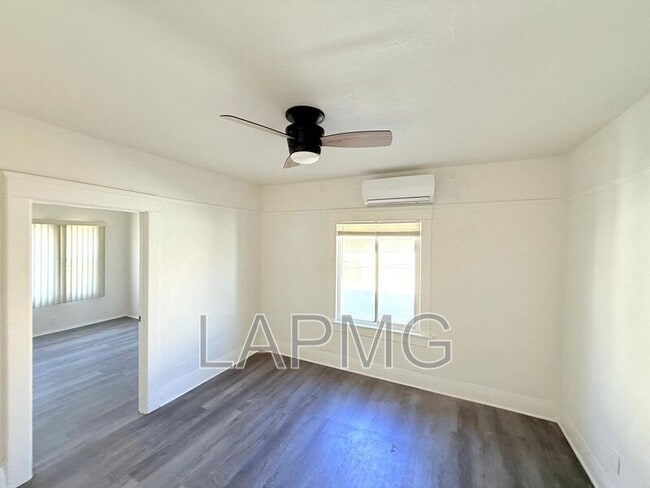 Building Photo - 1910.5 Daly St