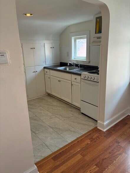 Kitchen - 2109 Walnut St
