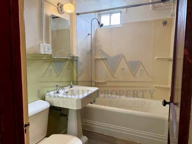 Building Photo - 415 E Kearney St