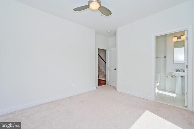 Building Photo - 8337 Looking Glass Way