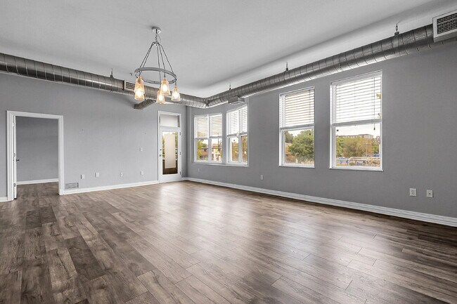 Building Photo - $1,530.00 - 1 Bed, 1 Bath Condo in Denver in Great Location!