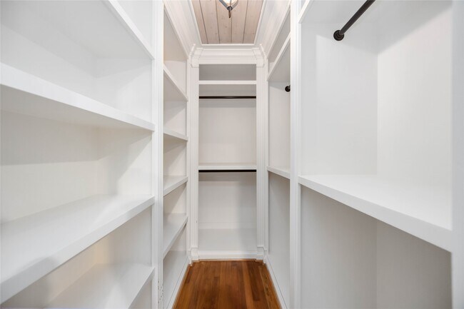 Building Photo - 4031 Fernwood Dr