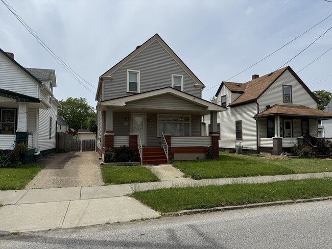 Primary Photo - Gorgeous 2 beds 1 bath in Cleveland!