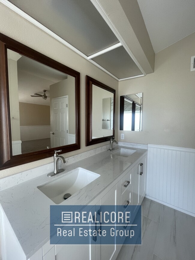 Building Photo - 10937 Sonora Ave