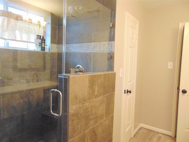 Building Photo - 1809 Edinburg Ave