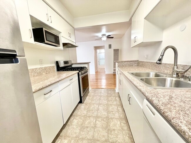 Building Photo - 3661 Vinton Ave