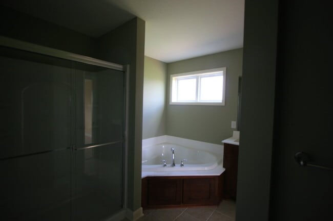 Building Photo - Stunning 5BR/3.5BA Single Family Home w/ 3...