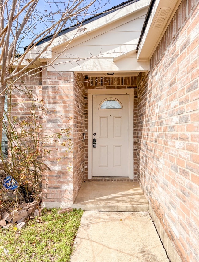 Building Photo - 2909 Blackburn Dr