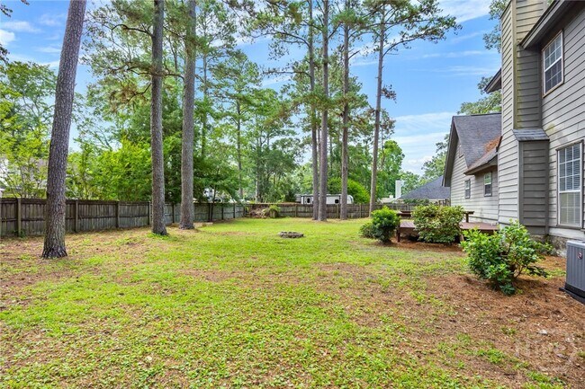 Building Photo - 300 Davis Rd
