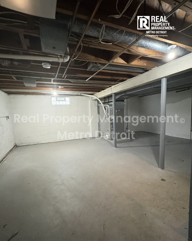 Building Photo - 3912 Thomas Ave