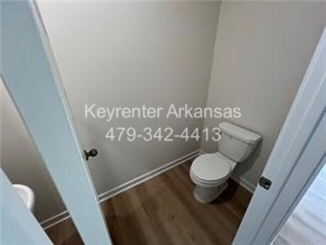 Building Photo - Amazing 3 Bedroom - 3.5 Bathroom in Fayetteville!