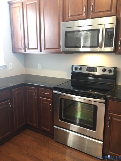 Building Photo - 7474 Pebble Lake Dr