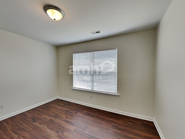 Building Photo - 512 Grantham Ln