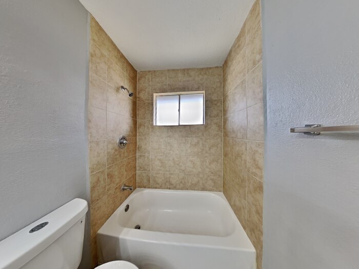 Building Photo - 722 E Brown Ln