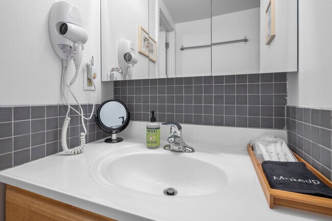 Building Photo - 309 Vine St