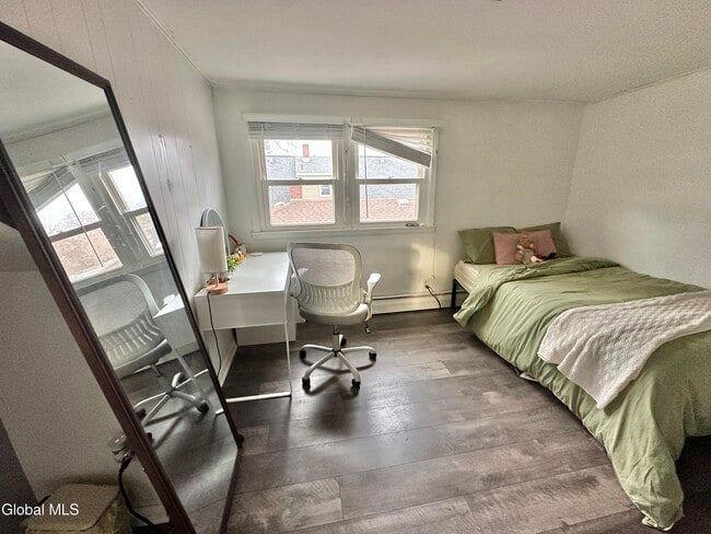 Building Photo - 36 Daytona Ave