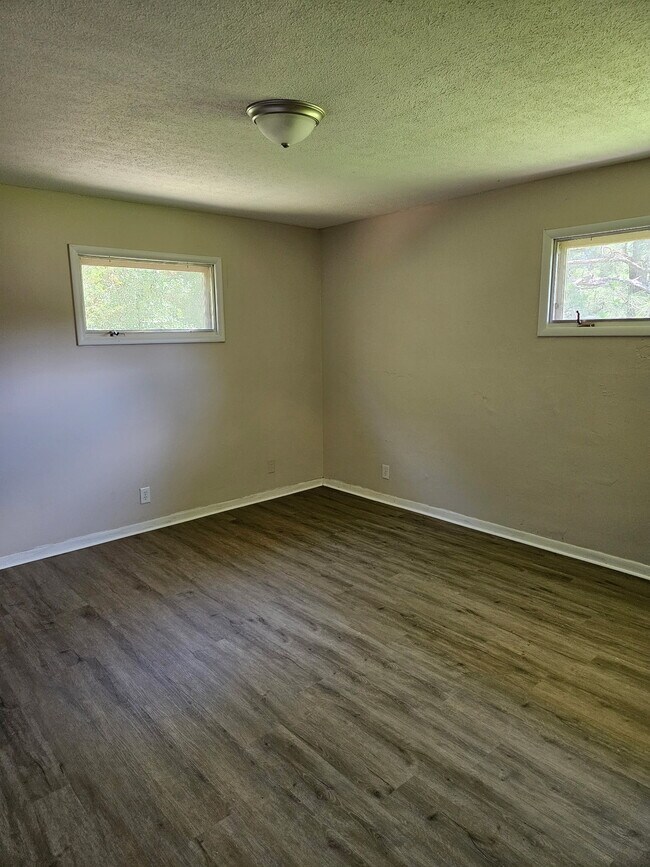 Building Photo - 729 Maxanna Dr