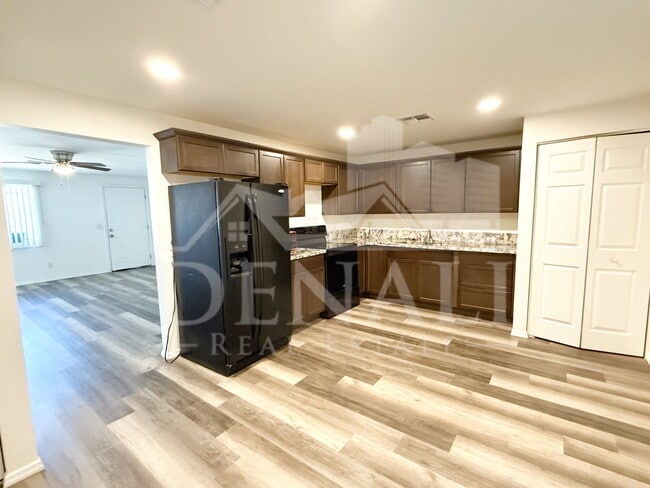 Building Photo - 2027 N 66th Dr