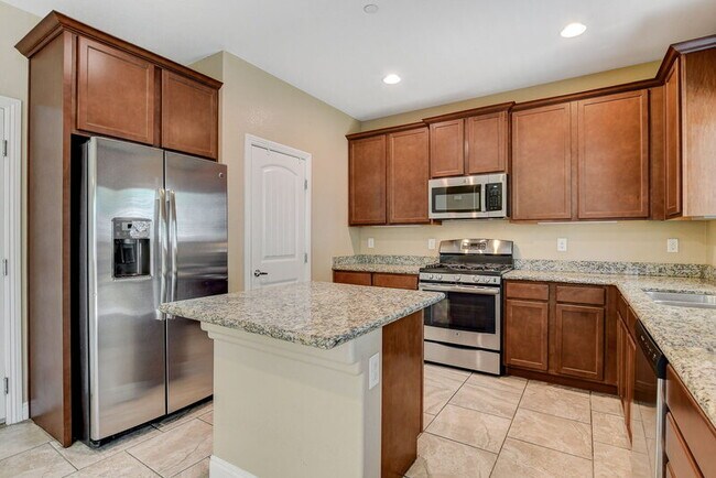 Building Photo - 1074 Fish Pond Ave