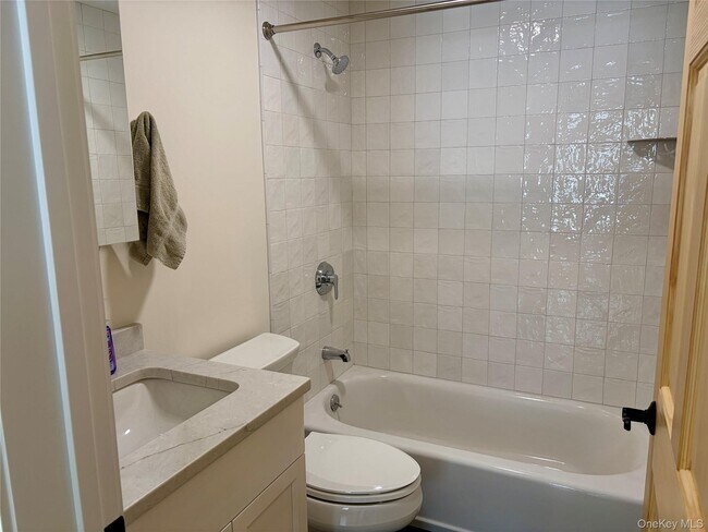 Building Photo - 156 Bloom Rd