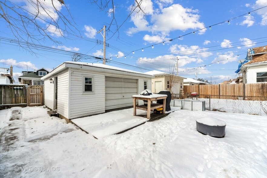 Building Photo - 3018 N Kostner Ave